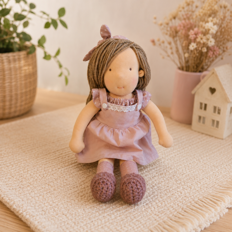 Öltöztethető Waldorf baba 36 cm - Hannah